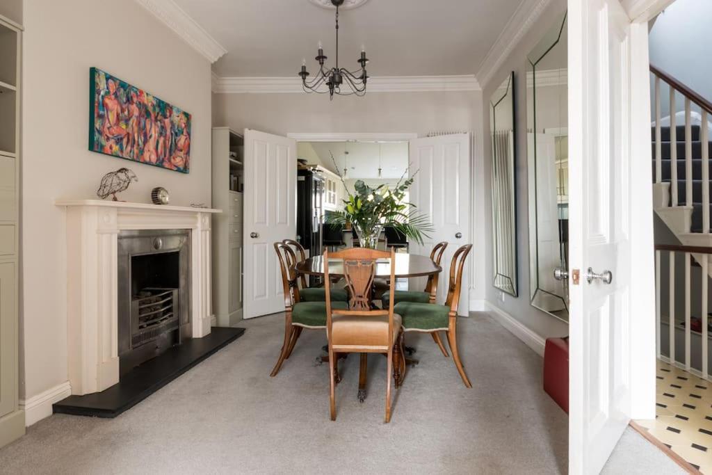Four Bedroom Townhouse In Famous Suffolks Area Cheltenham Extérieur photo