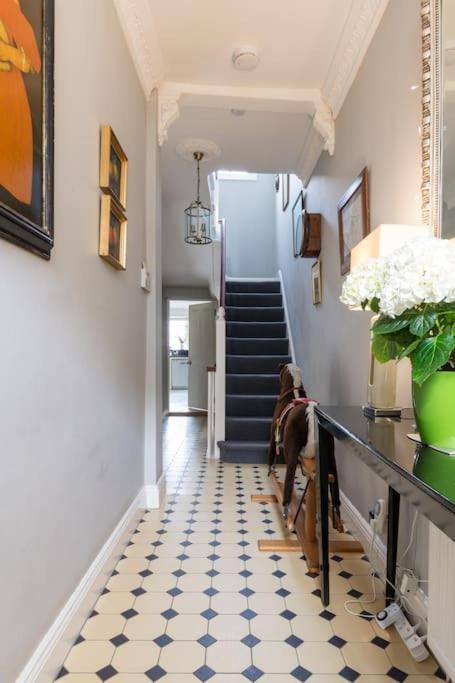 Four Bedroom Townhouse In Famous Suffolks Area Cheltenham Extérieur photo