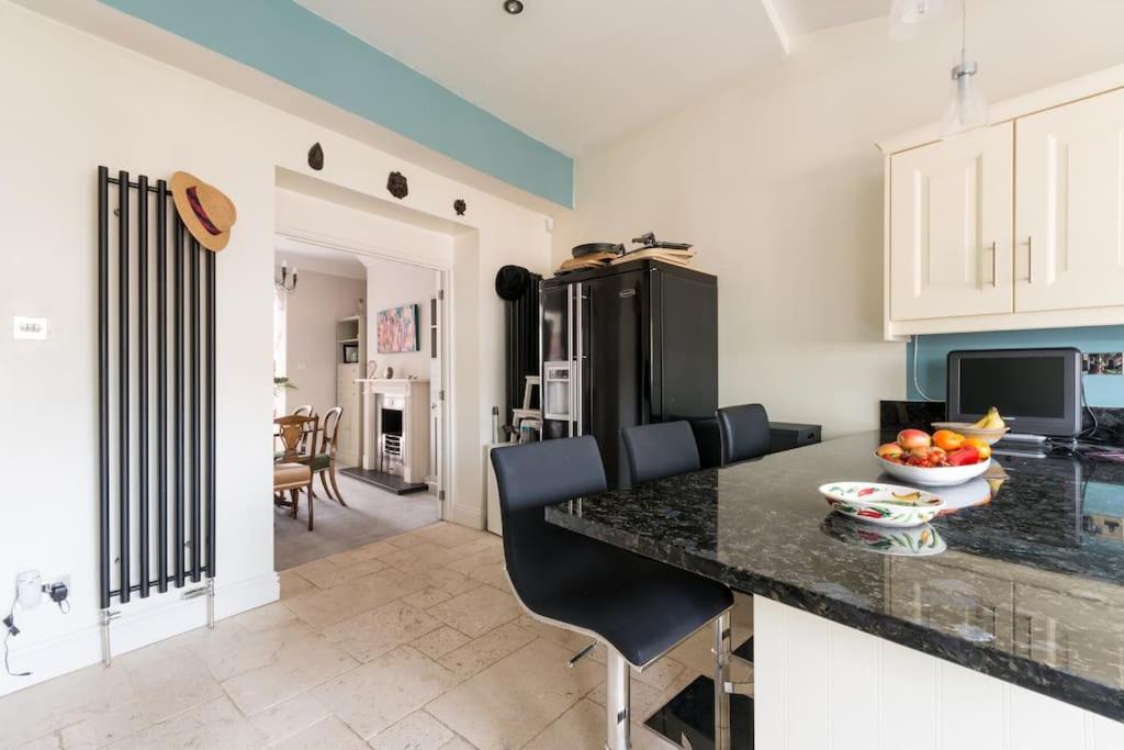 Four Bedroom Townhouse In Famous Suffolks Area Cheltenham Extérieur photo